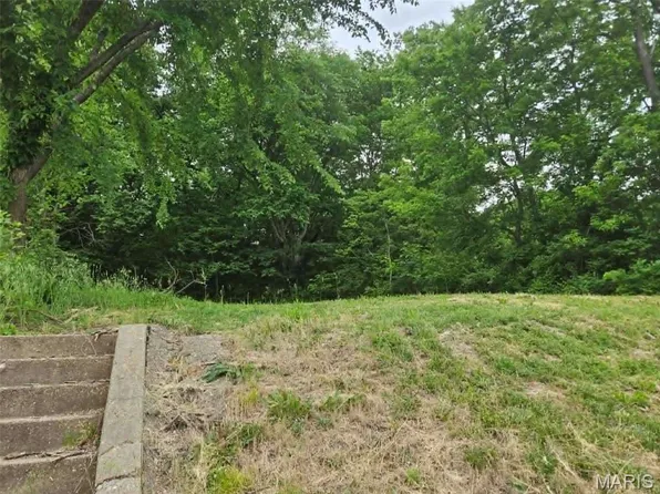 2614 Saint Marys Ave, Hannibal, MO 63401