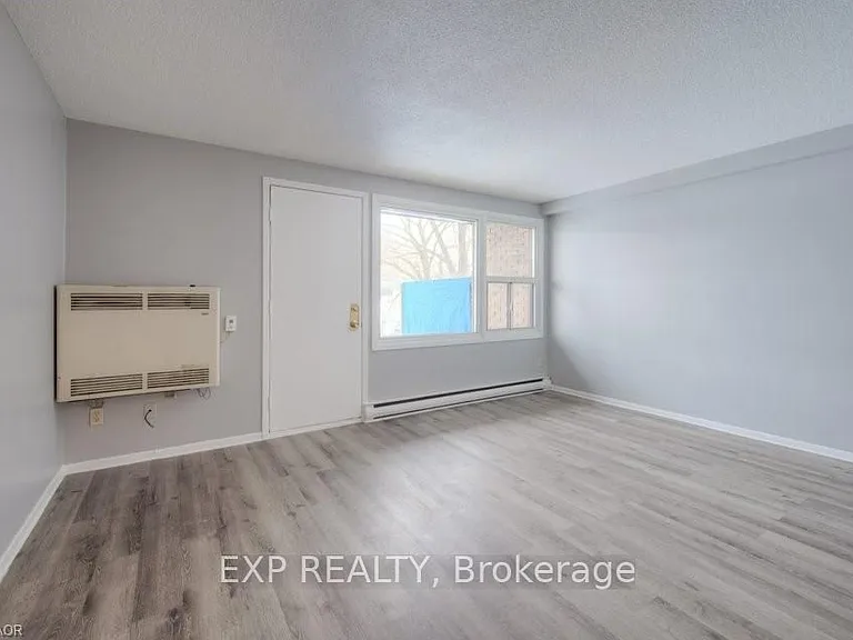 1200 Courtland Ave E #15 — Photo 6