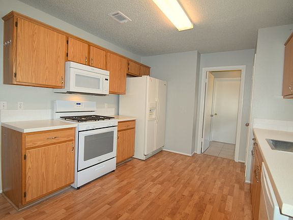 2nd image of 1811 Sylvia Ln