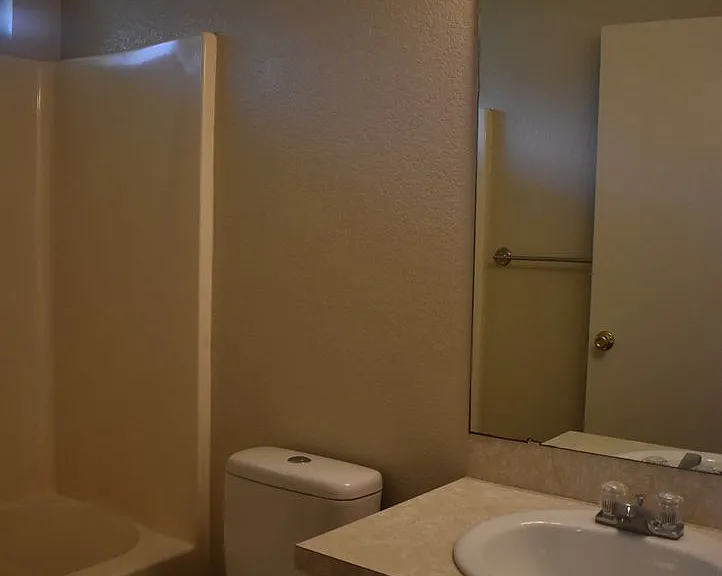 837 Lakeview Dr — Photo 20