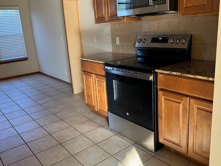 12600 N Rockwell Ave #42 — Photo 5