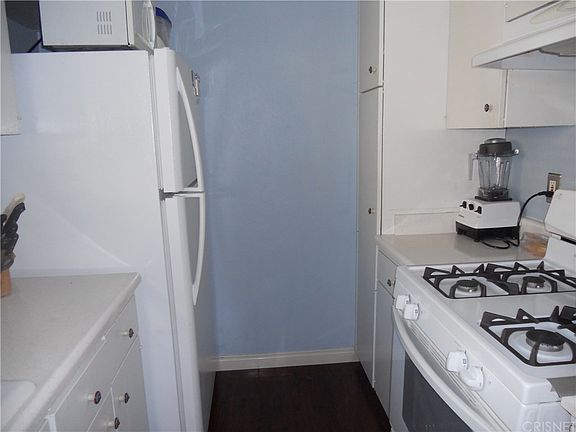3rd image of 22050 Calvert St APT 16