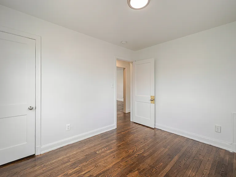 2425 E St NE #4 — Photo 8