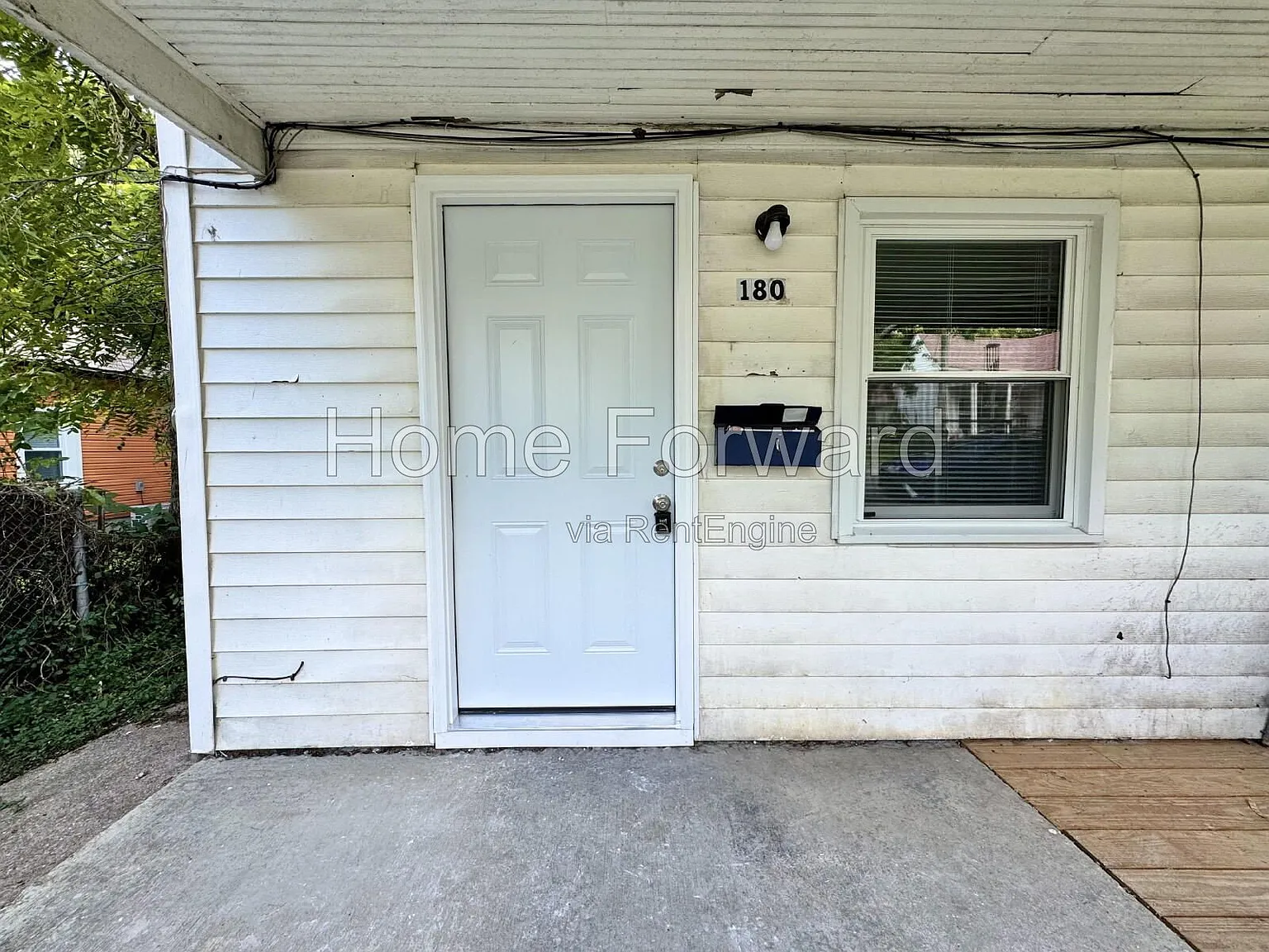 1 bed, 1.0 bath, 550 sqft, $800 — Photo 2