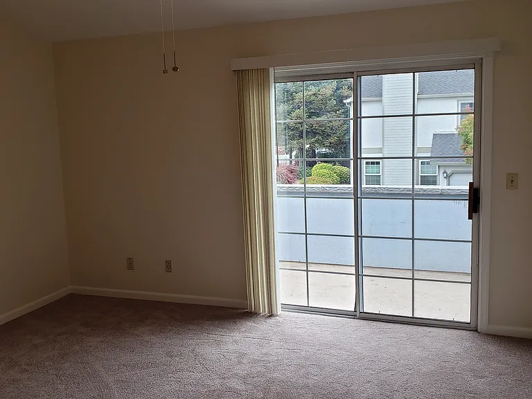 2566 Valerie Ct — Photo 15