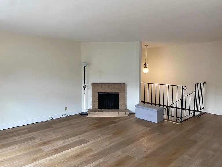 81 Camelot Ct — Photo 4