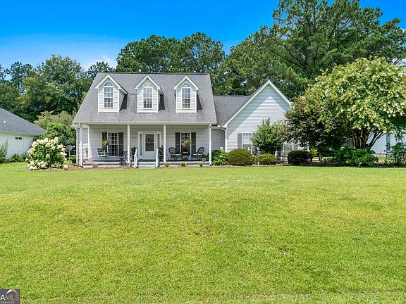 2nd image of 1142 Alma Dr