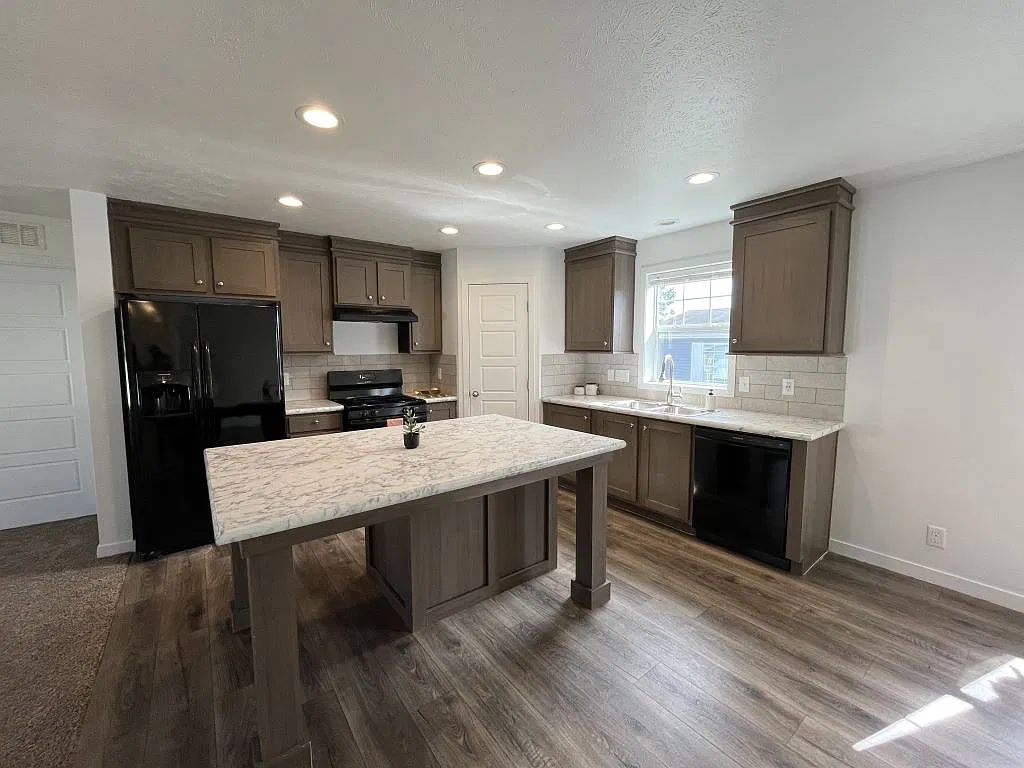 3 bed, 2.0 bath, 1404 sqft, $1,899 — Photo 4