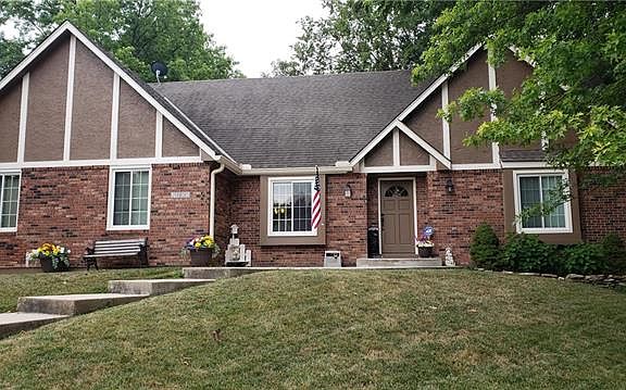 2nd image of 2100 SW Waterford Pl