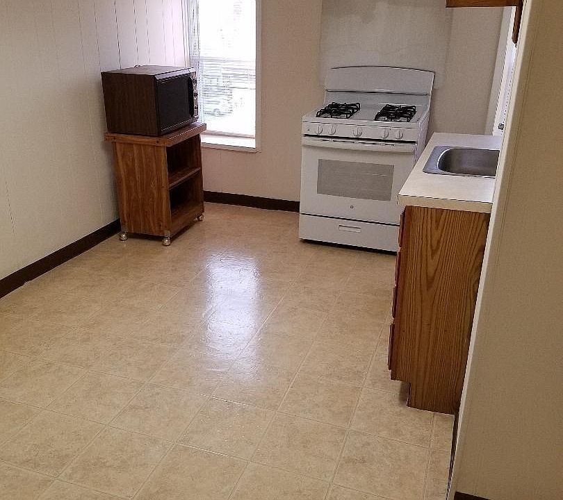 1st image of 800 N Lincoln St #3