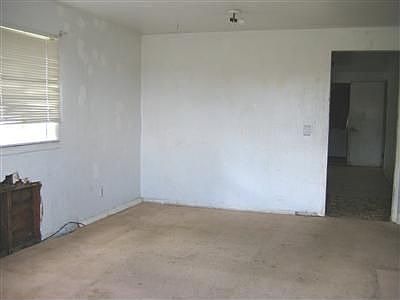 3rd image of 1127 Poindexter Ave