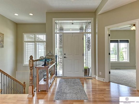 3rd image of 909 S 198th St