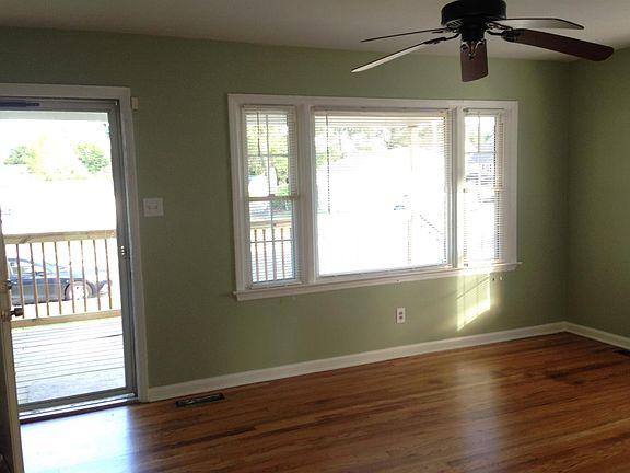 4th image of 1130 Oak Hill Dr