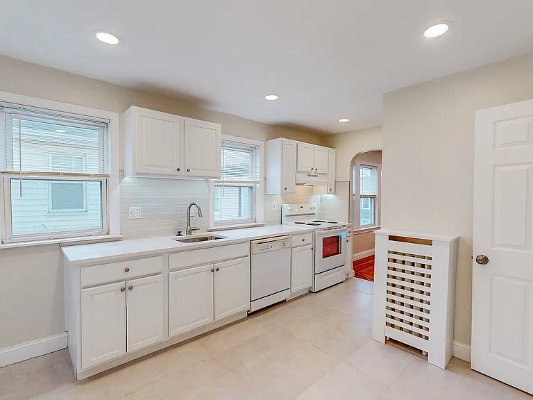 7 Smith St #1 — Photo 9