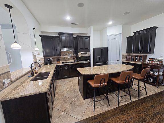 4th image of 809 Rockingham Dr