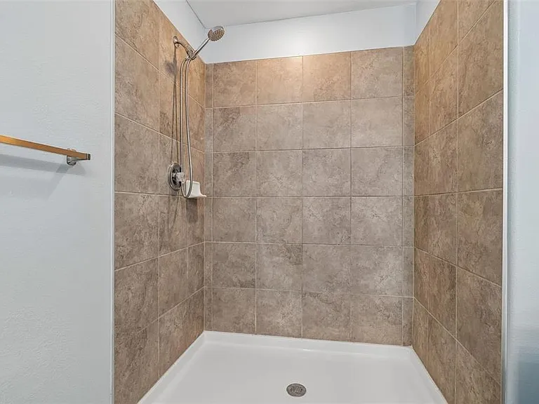 10687 Lake Montauk Dr — Photo 24