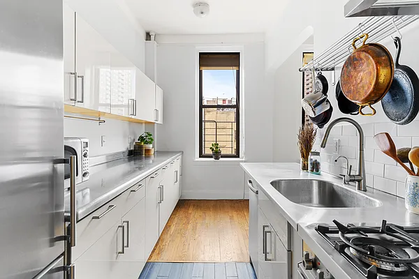 Sold by Highline Residential | media 16