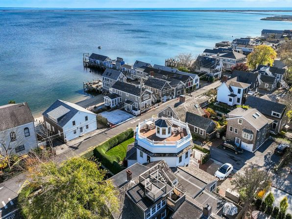 74 Commercial Street, Provincetown, MA 02657