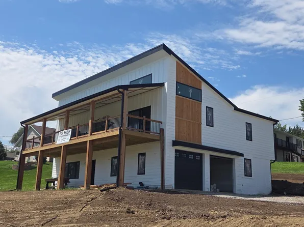2390 Cambridge Dr, Plattsmouth, NE 68048