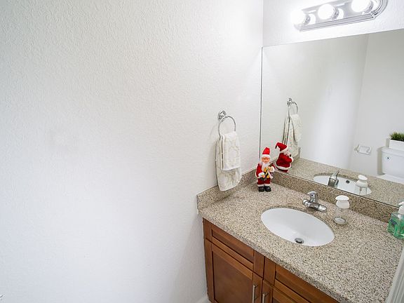 Bathroom downstairs-0850
