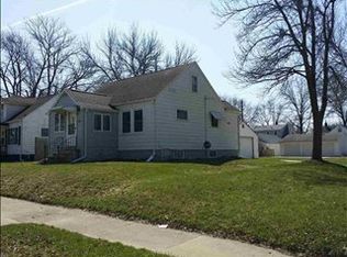 902 Hawthorne Ave, Waterloo, IA 50702