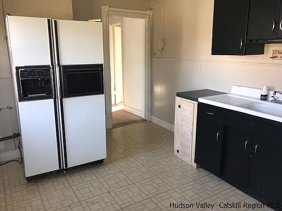 2nd image of 273 Vineyard Ave