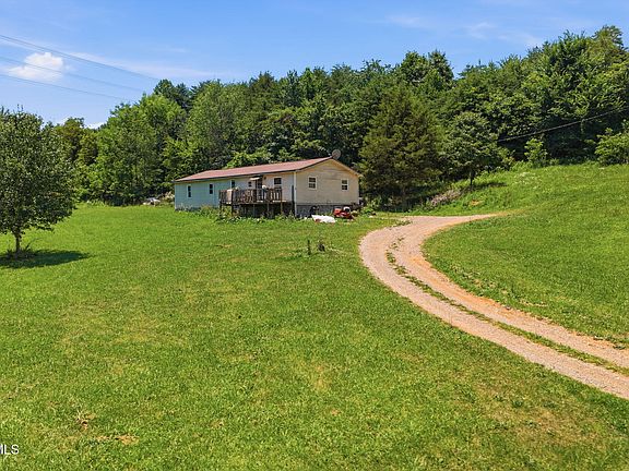 4th image of 381 Possum Hollow Rd