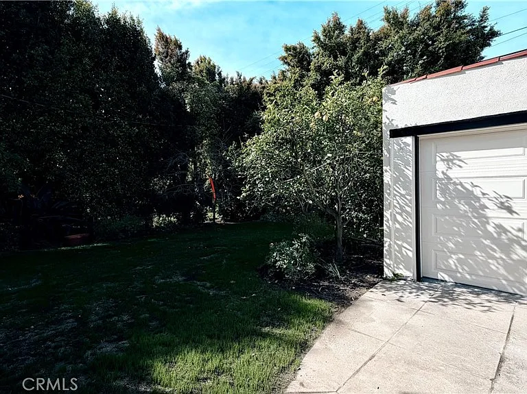423 S Citrus Ave — Photo 32