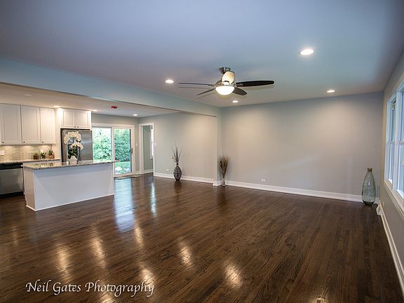 3rd image of 3S119 Sequoia Dr