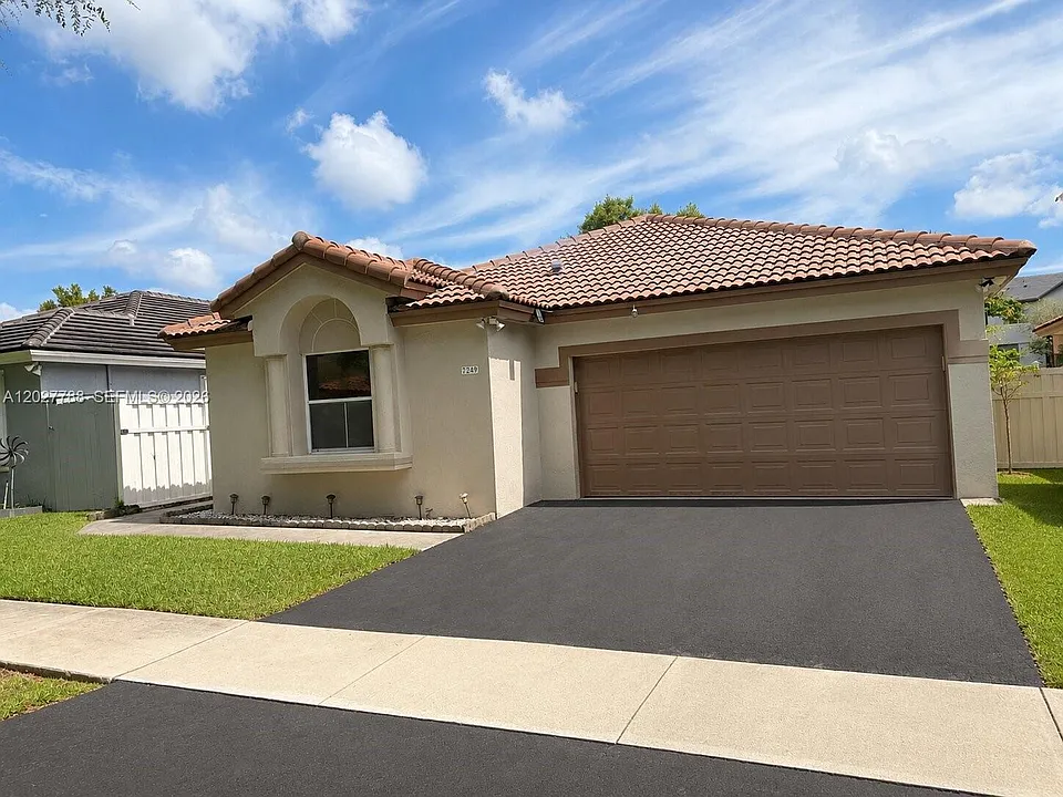 7249 NW 1st Mnr