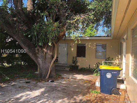 4th image of 4847 SW 28th Ter