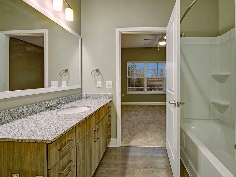 York Woods at Lake Murray Apartment Homes — Photo 24