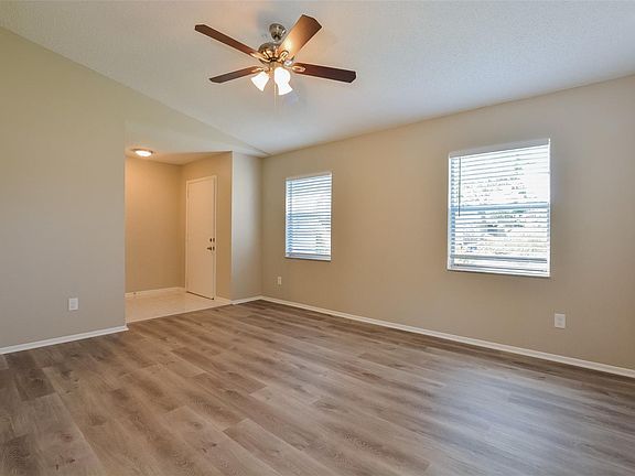 3rd image of 3610 Hawthorne Ln