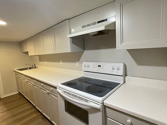5th image of 3223 N Richmond St #G