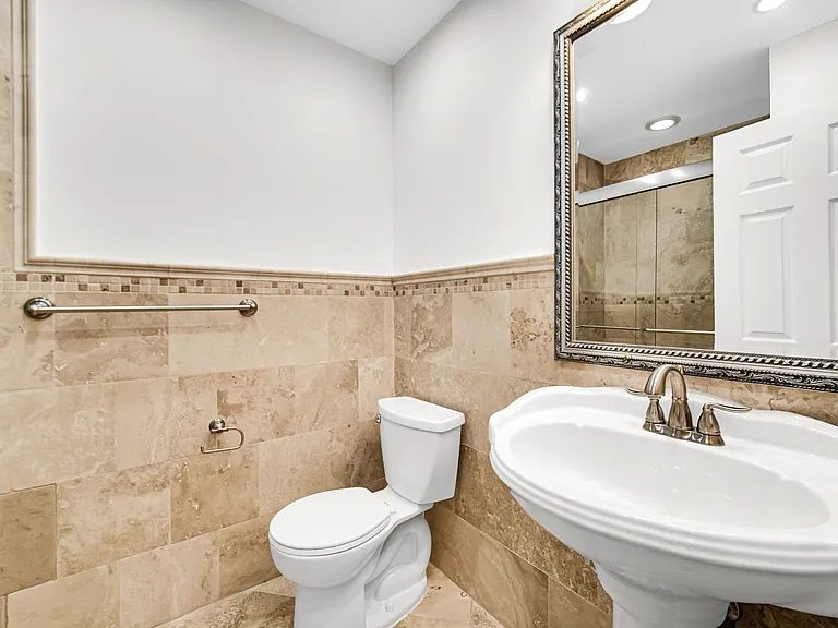 2218 W Augusta Blvd — Photo 14
