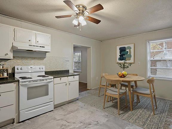 3rd image of 209 W Westbury Dr