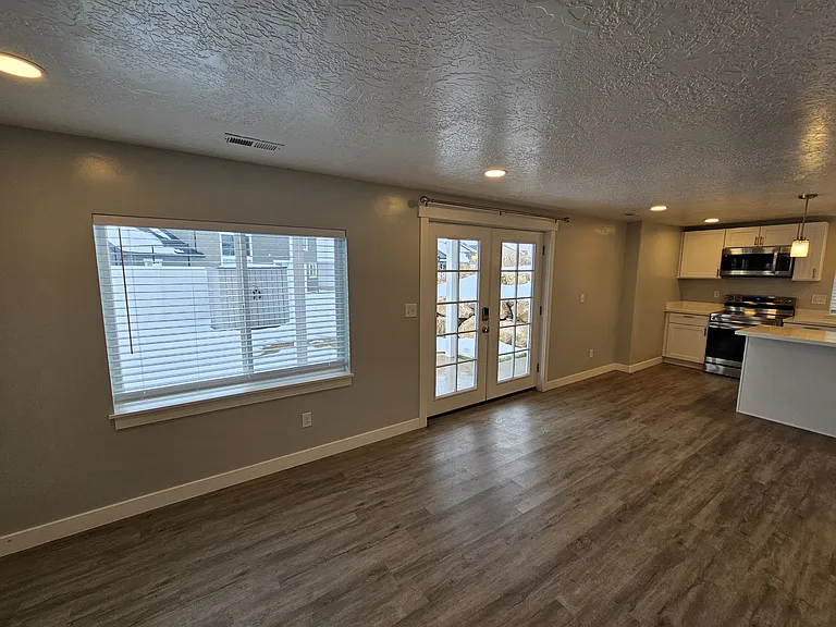 439 E Hill View Dr — Photo 63