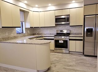 26-40 29th St #1D, Astoria, NY 11102