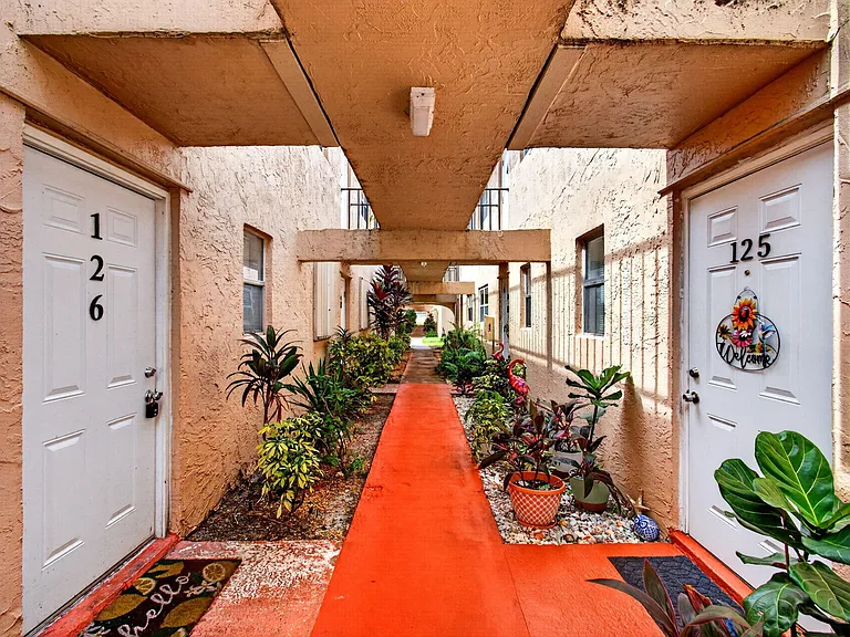 550 SW 2nd Ave #125 — Photo 30