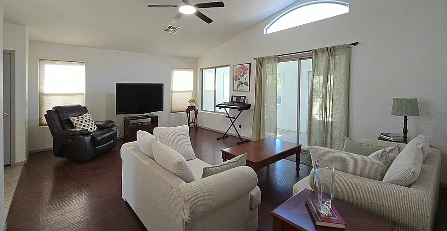 3 bed, 1233 sqft, $2,895 — Photo 2