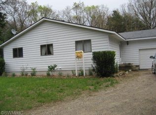 3220 S Locust Ave, White Cloud, MI 49349