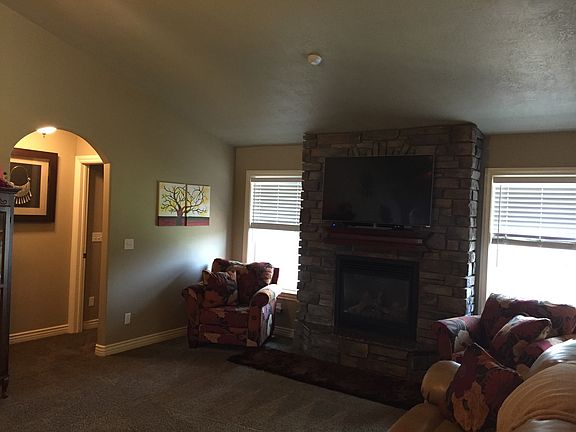 3rd image of 4762 Greystone Ln