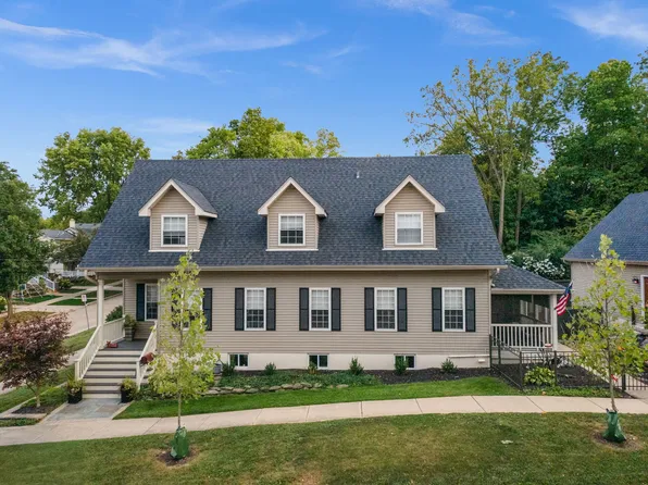 301 S 4th St, St Charles, IL 60174