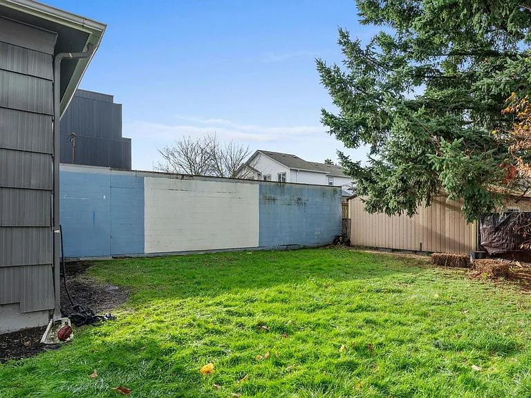 4743B N Albina Ave — Photo 5