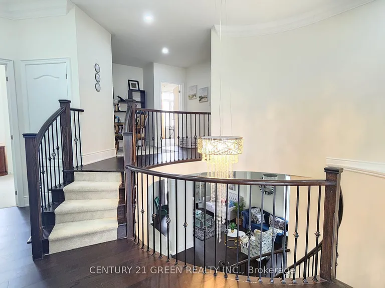 12 Royal West Dr — Photo 25