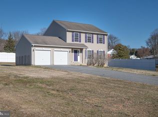 12 Grace Ct, Newark, DE 19702