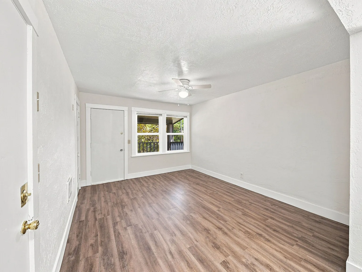 1 bed, $900 — Photo 2