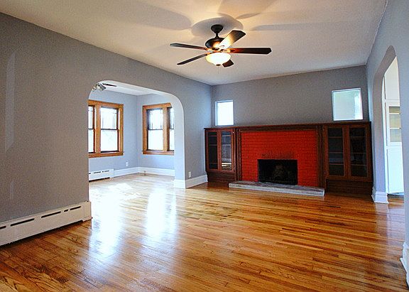 3rd image of 1328 N Jackson St