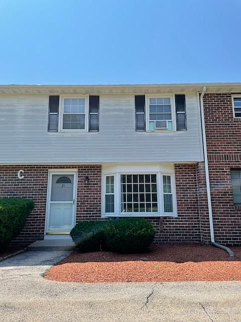 1st image of 21 Oakridge Dr