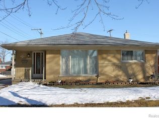 17731 Winsome Rd, Fraser, MI 48026